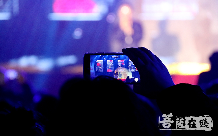 当贝壳与足球邂逅：贝壳大连首届社区足球MINI冠军赛落幕 引领社区体育精神‘ay