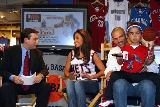 “爱游戏(ayx)中国官方网站”“扫黑除恶”专项宣传(图2) 爱游戏(ayx)中国官方网站