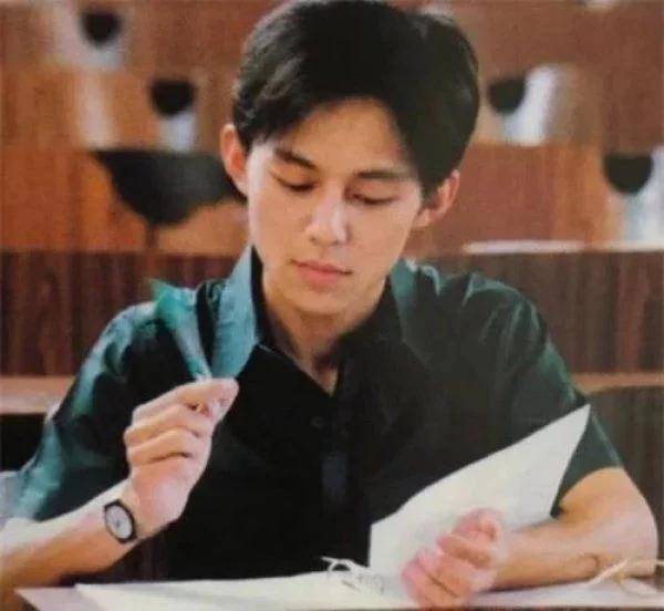 ayx官方网站|
胡歌的18岁 黄晓明的18岁 何炅的18岁 看到吴奇隆：羡慕刘诗诗(图2)