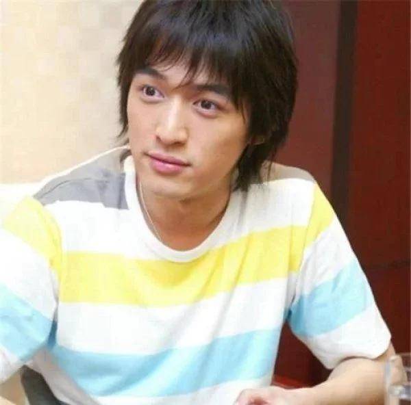 ayx官方网站|
胡歌的18岁 黄晓明的18岁 何炅的18岁 看到吴奇隆：羡慕刘诗诗(图3)